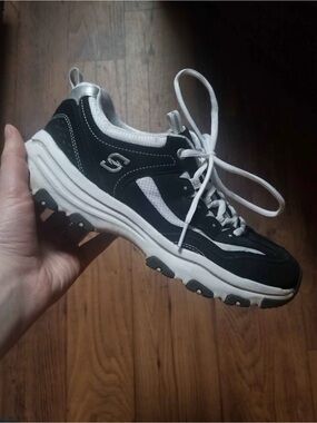 Skecher D’Lites Women’s Black and White Size 9 Shoes